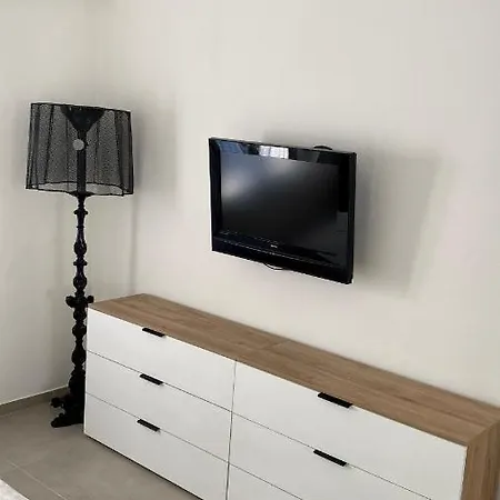 Appena Ristrutturato Completo Di Tutti I Comfort A Un Passo Dal Centro *