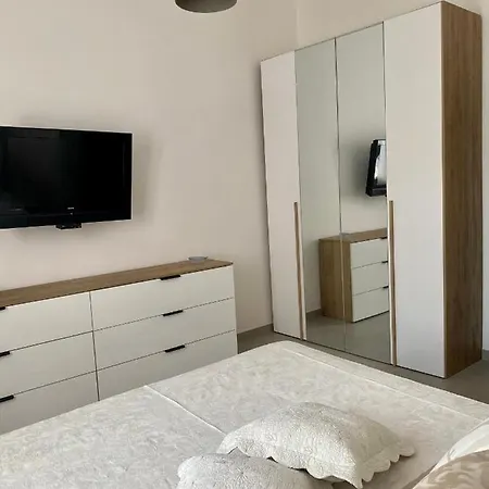 Appena Ristrutturato Completo Di Tutti I Comfort A Un Passo Dal Centro Tortolì