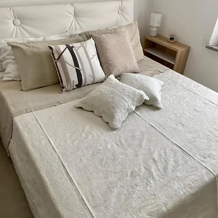 Appena Ristrutturato Completo Di Tutti I Comfort A Un Passo Dal Centro