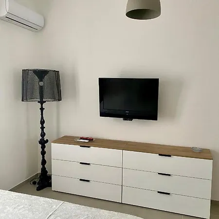 Appena Ristrutturato Completo Di Tutti I Comfort A Un Passo Dal Centro Tortolì