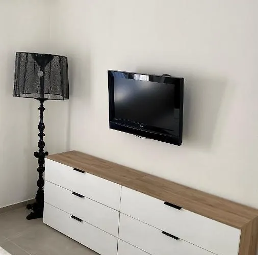 Appena Ristrutturato Completo Di Tutti I Comfort A Un Passo Dal Centro *