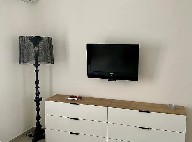 Appena Ristrutturato Completo Di Tutti I Comfort A Un Passo Dal Centro Tortolì